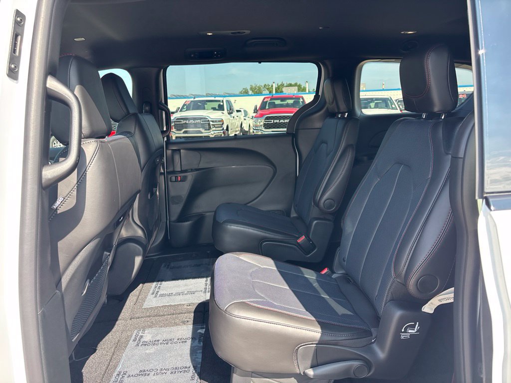 New 2027 Chrysler Pacifica Select AWD/4WD image 22