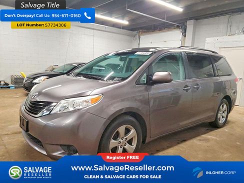 Used 2013 Toyota Sienna LE w/ Towing Pkg FWD image 1