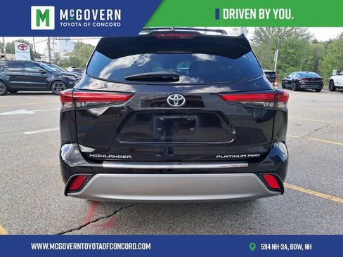 Used 2022 Toyota Highlander Platinum AWD/4WD image 4