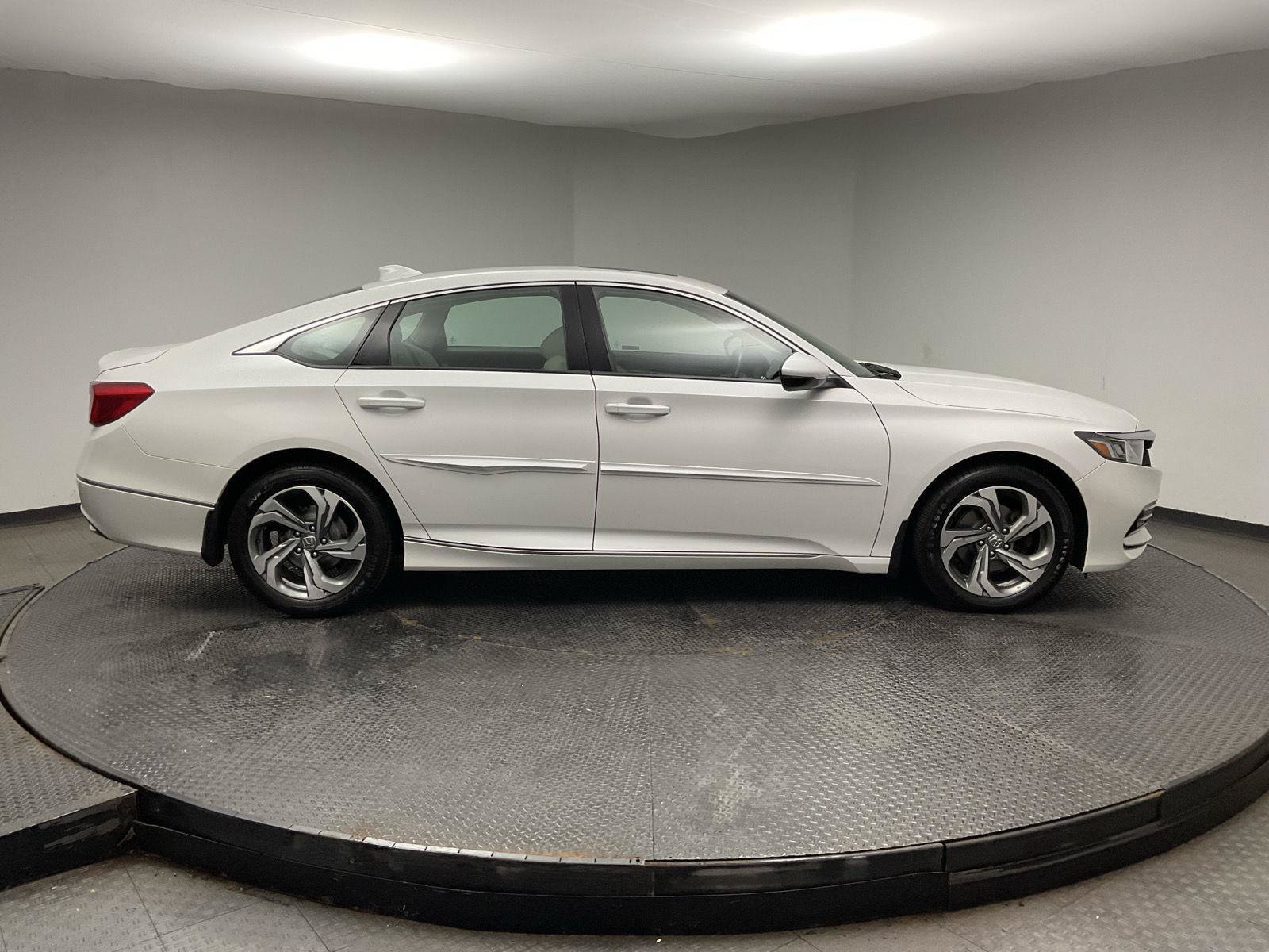 Used 2018 Honda Accord EX-L image 8