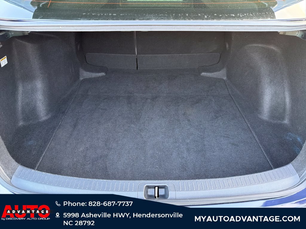 Used 2020 Toyota Corolla LE FWD image 30
