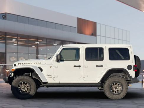 Used 2022 Jeep Wrangler Unlimited Rubicon w/ Trailer Tow Package AWD/4WD image 3