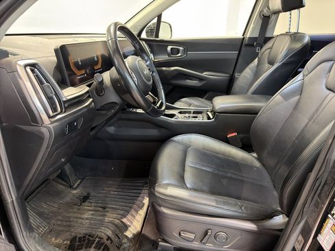Used 2024 Kia Sorento S w/ Panoramic Sunroof Package image 12