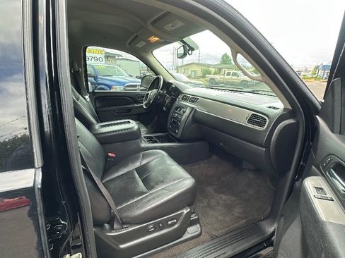 Used 2011 Chevrolet Avalanche LT w/ Luxury Package AWD/4WD image 13