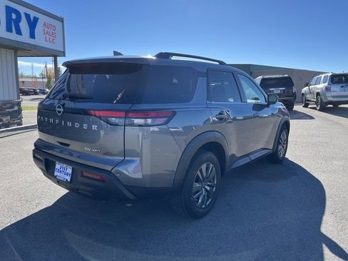 Used 2024 Nissan Pathfinder SV image 10