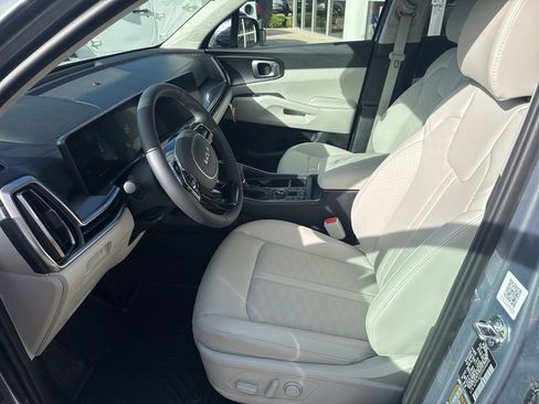 New 2025 Kia Sorento S image 11
