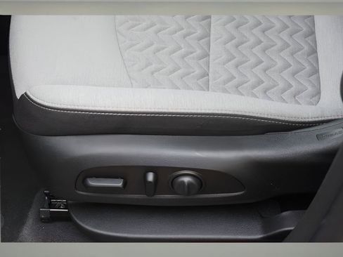 Used 2023 Chevrolet Equinox LT w/ Driver Convenience Package image 30