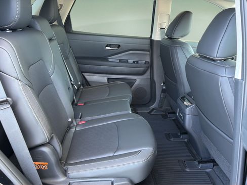New 2026 Nissan Pathfinder SL AWD/4WD image 18