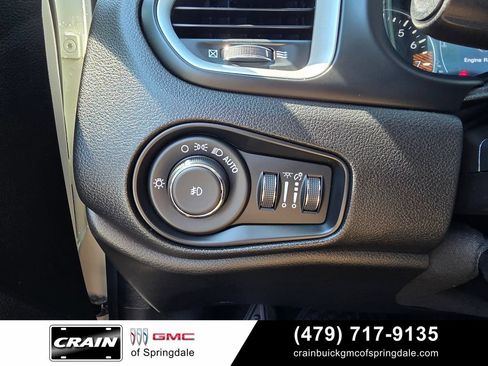 Used 2020 Jeep Renegade Latitude w/ Cold Weather Group AWD/4WD image 13