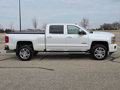 Used 2019 Chevrolet Silverado 2500 High Country w/ Duramax Plus Package image 2