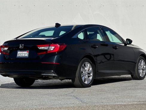 Used 2018 Honda Accord LX image 4