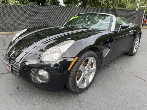 Used 2007 Pontiac Solstice Convertible w/ Premium Package RWD image 1