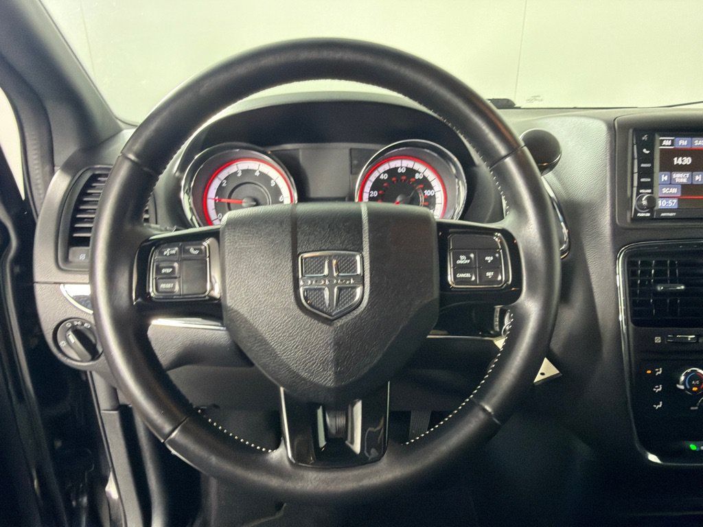 Used 2017 Dodge Grand Caravan SE FWD image 13