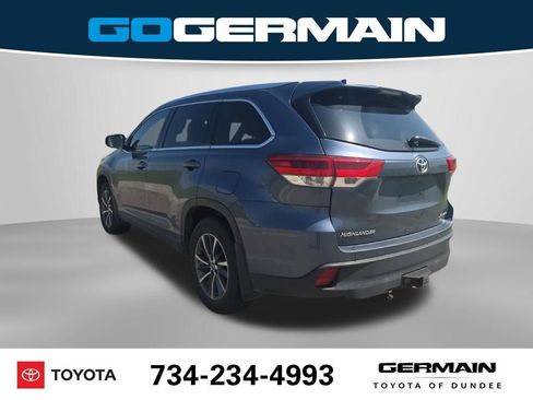 Used 2017 Toyota Highlander XLE w/ Carpet Mat Package AWD/4WD image 11