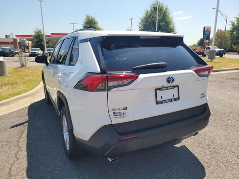 Used 2020 Toyota RAV4 XLE w/ Convenience Package AWD/4WD image 5