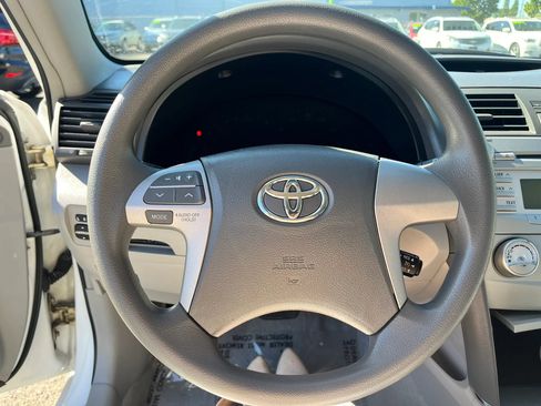 Used 2010 Toyota Camry XLE FWD image 17