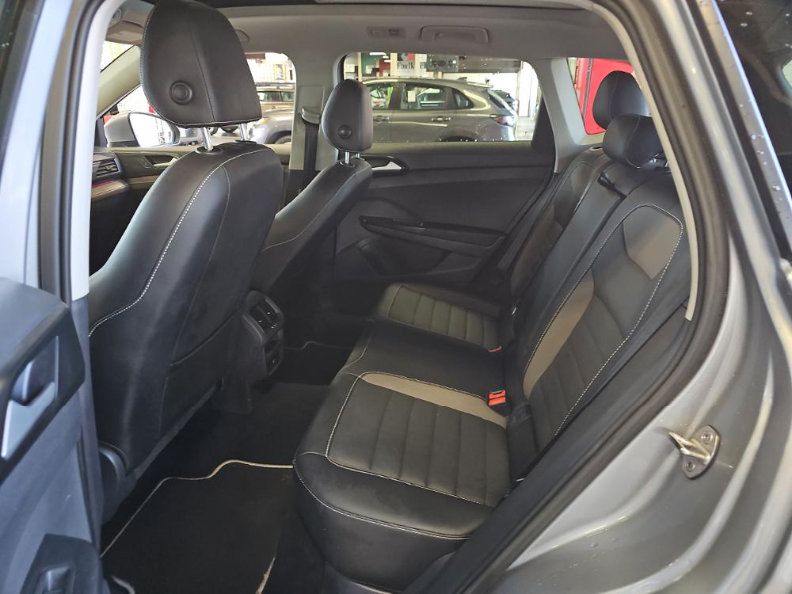 Used 2023 Volkswagen Taos SEL AWD/4WD image 17
