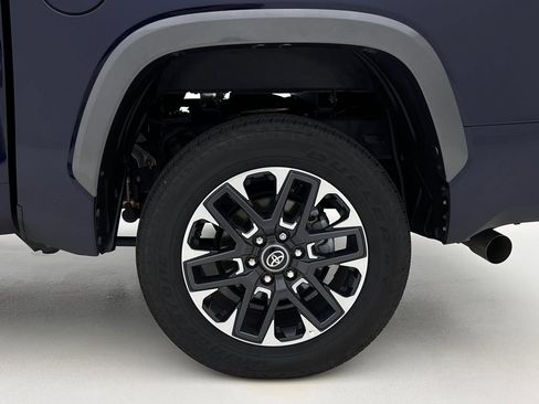 Used 2025 Toyota Tundra Limited AWD/4WD image 28