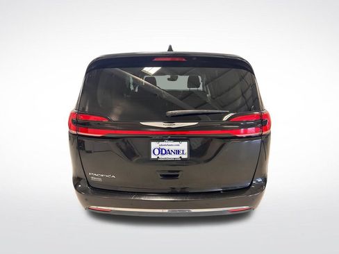 Used 2023 Chrysler Pacifica Touring-L FWD image 29