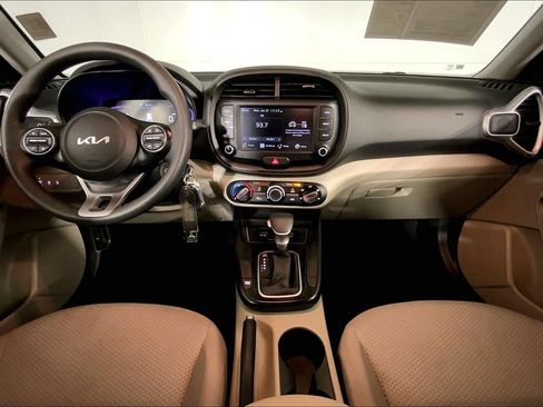 Certified 2025 Kia Soul LX w/ LX Technology Package FWD image 15