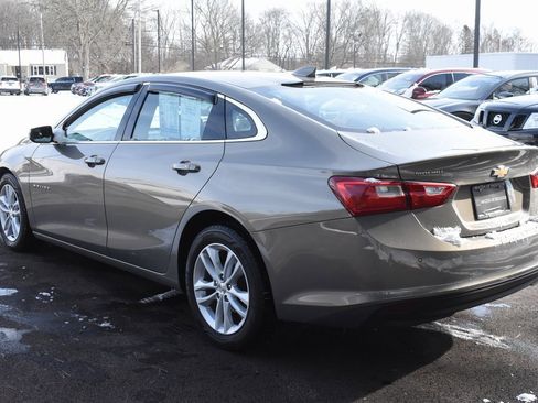 Used 2018 Chevrolet Malibu LT w/ Driver Confidence Package image 9
