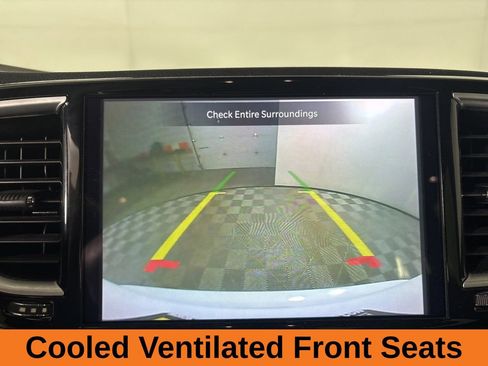 Used 2023 Chrysler Pacifica Limited FWD image 18