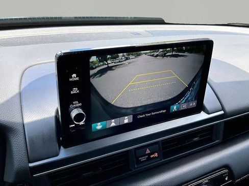 Used 2025 Honda Pilot Touring image 13