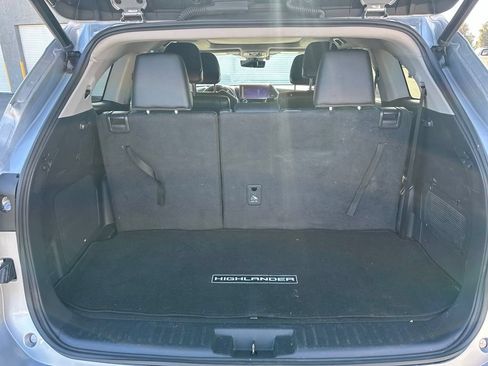 Used 2023 Toyota Highlander Platinum FWD image 8