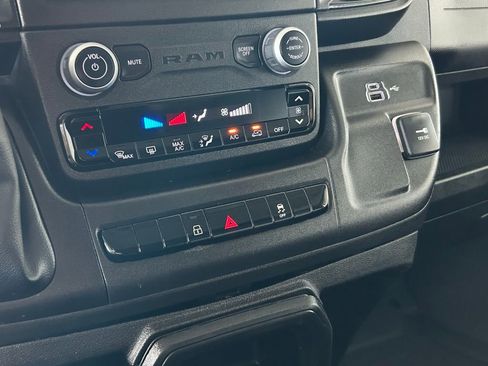 Used 2025 RAM ProMaster 2500 w/ Convenience Group FWD image 18