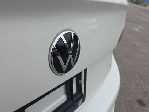 Used 2023 Volkswagen Jetta SE w/ Panoramic Sunroof Package image 12