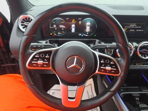 Used 2023 Mercedes-Benz GLA 250 4MATIC w/ Premium Package image 7