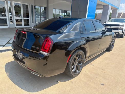 Used 2021 Chrysler 300 S RWD image 6
