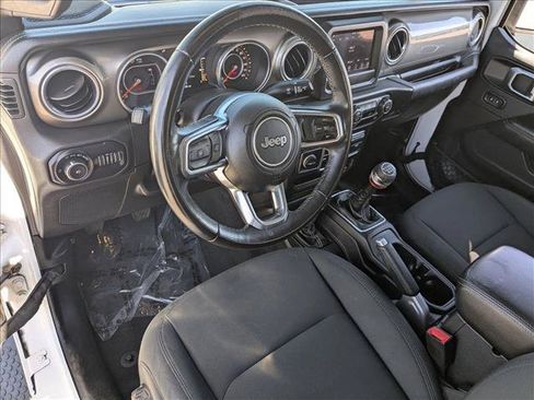 Used 2018 Jeep Wrangler Unlimited Sahara AWD/4WD image 9
