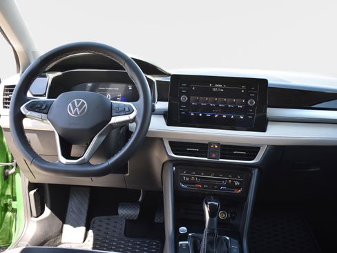 Used 2025 Volkswagen Taos SE FWD image 30