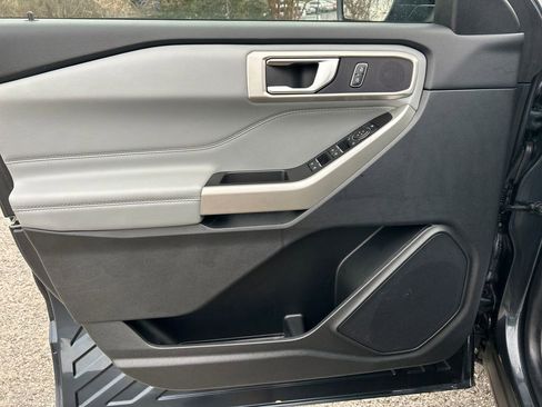 Used 2022 Ford Explorer XLT w/ Equipment Group 202A image 12