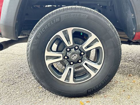 Used 2018 Toyota Tacoma TRD Off-Road RWD image 5