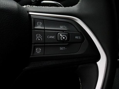 Used 2023 Jeep Grand Cherokee Altitude AWD/4WD image 28