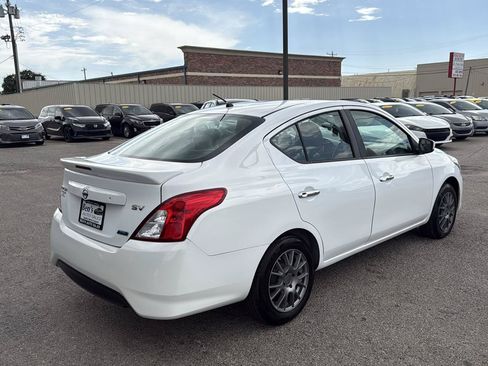 Used 2016 Nissan Versa SV FWD image 6