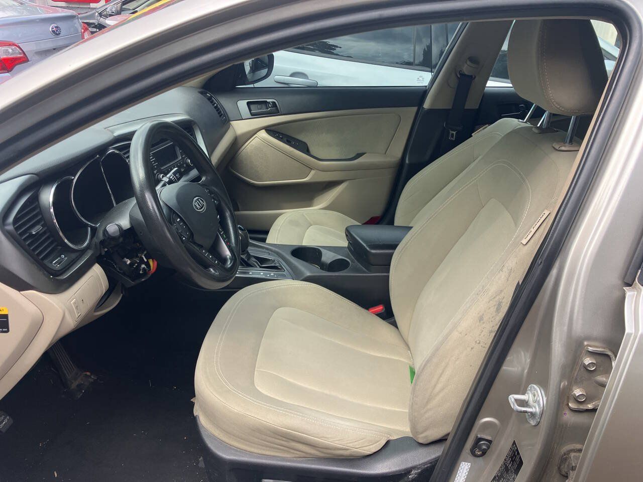 Used 2011 Kia Optima LX w/ Convenience Pkg FWD image 4