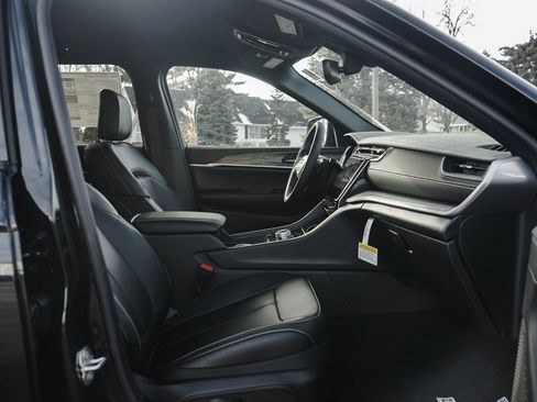 New 2025 Jeep Grand Cherokee Limited w/ Trailer Tow Package image 10