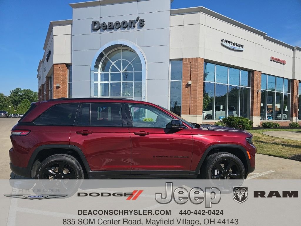 Used 2024 Jeep Grand Cherokee Altitude AWD/4WD image 1