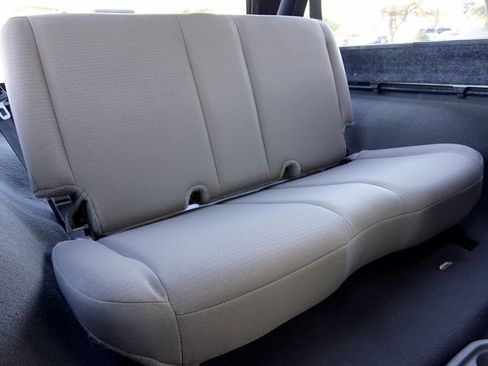 Used 2006 Jeep Wrangler Unlimited w/ Premium Audio Group image 11