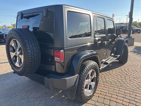 Used 2017 Jeep Wrangler Unlimited Sahara w/ Connectivity Group AWD/4WD image 5