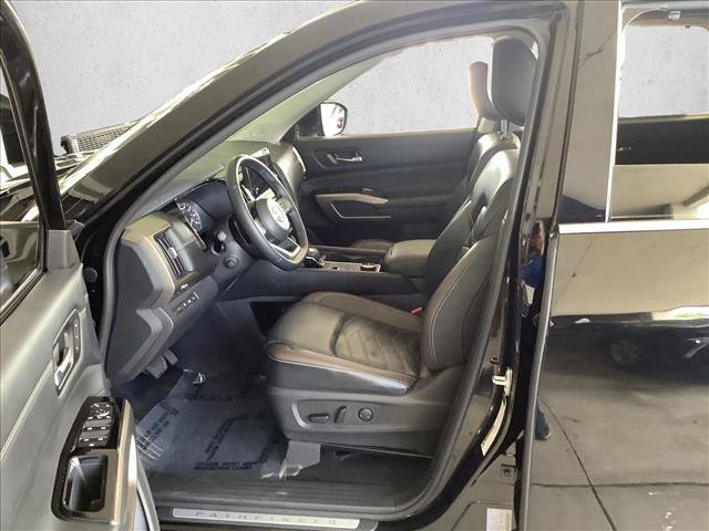 Used 2022 Nissan Pathfinder Platinum w/ Cargo Package AWD/4WD image 12