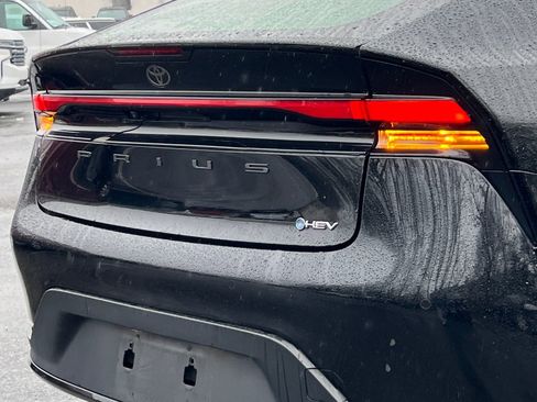 Used 2024 Toyota Prius LE image 6