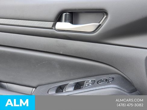 Used 2025 Nissan Altima 2.5 SV FWD image 26