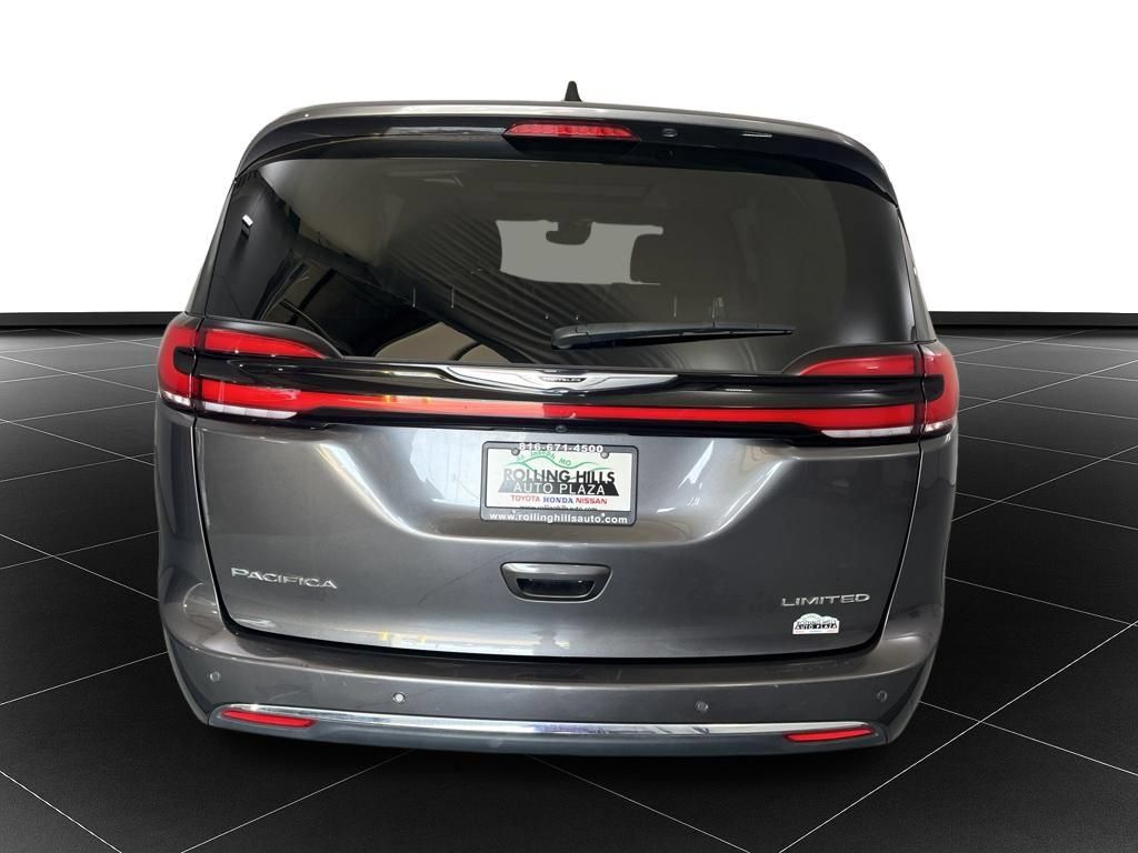 Used 2023 Chrysler Pacifica Limited FWD image 4