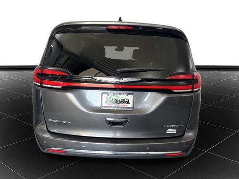 Used 2023 Chrysler Pacifica Limited FWD image 4