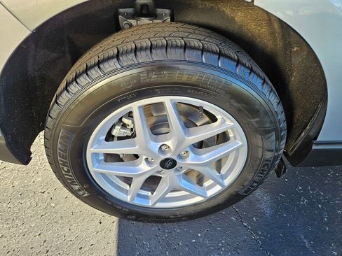 Used 2024 Ford Edge SEL AWD/4WD image 11