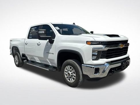 Used 2024 Chevrolet Silverado 2500 LT AWD/4WD image 9